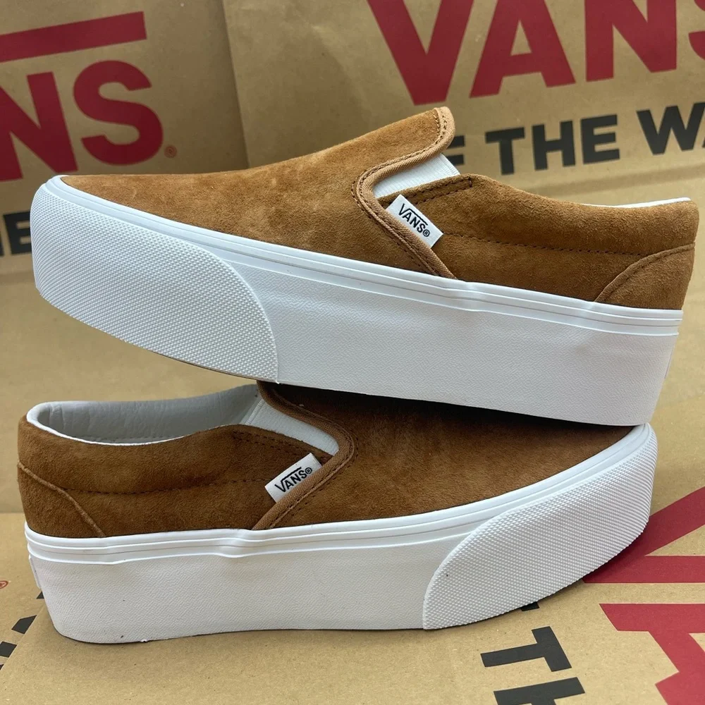 Vans NUBUCK Classic Slip-On Platform Shoe
Stackform Sneakers 
Nubuck Chipmunk - Picture 14 of 16